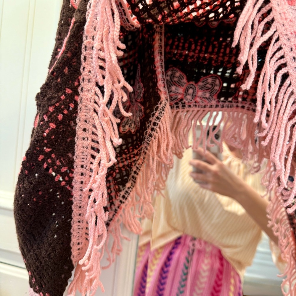 One size S-XL Pink and Brown Bow Crochet Sweater with Fringe - Picture 3 of 5